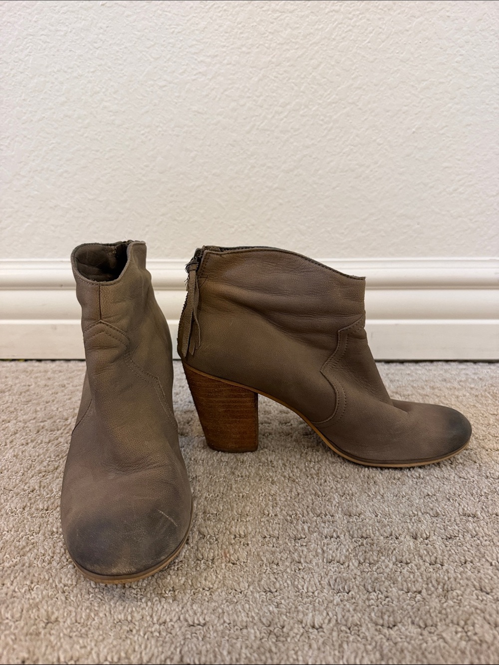 Nordstrom BP Women’s Taupe Leather Block Heel Ankle Boots Fringe Zip Up size 9